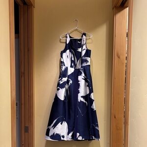 Kay Unger New York formal dress